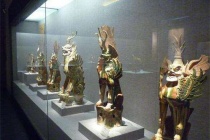 唐三彩加蓝人面镇墓兽