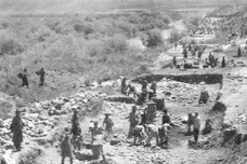 青藏公路是什么时候修建的