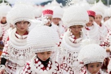 苗族人为什么喜欢佩戴银饰