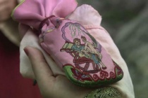 《红楼梦》中绣春囊到底是谁的