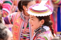 白马人是如何度过采花节的