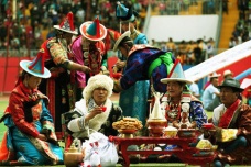 古代藏族官员的服饰是什么样的