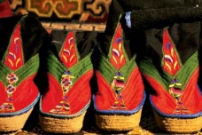 藏靴的典型代表是什么