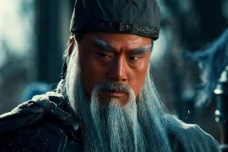 关羽为什么一个人镇守在荆州