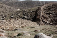 秦朝修筑万里长城的原因