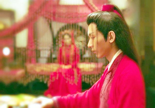 璇玑在婚宴上看见司凤成亲