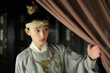 宝玉摔玉的举动有什么意义