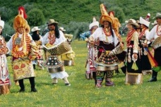 藏族的服饰是什么样的