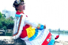 纳西族服饰的特点