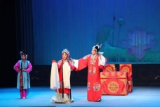 范正明的生平简介