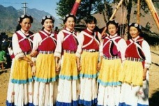 纳西族服饰风格急变的主要原因