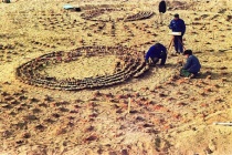 楼兰古国太阳墓惊现七星巨棺