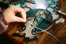 皮影制作的缀结过程