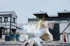 《琉璃》昊辰用打妖鞭逼迫司凤承认妖族身份