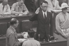 溥仪东京审判席强势对骂日本天皇