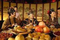 贾府的奢华生活体现在哪里