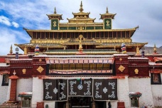 藏传佛教的宗教特征是什么