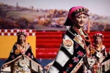 嘉绒藏族的服饰是什么样的