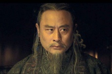 谁辅佐嬴政建立秦朝