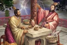 刘备刚出道为什么被曹操看作英雄