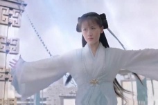 《琉璃》璇玑为司凤挡下打妖鞭