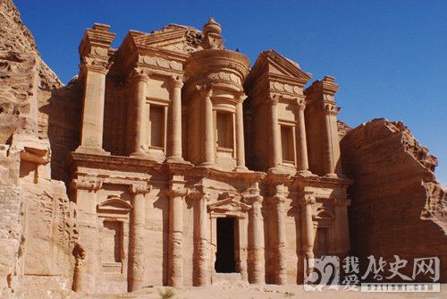 古代世界七大奇迹之一的亚底米神庙因遭人蓄意纵火而被毁