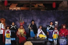 纳西族的家庭系统是怎样的