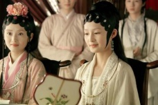 《红楼梦》中的女人裹脚吗