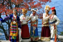 康巴地区藏服的典型代表是什么