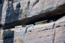 江西龙虎山悬棺是怎么放置的