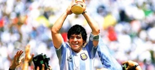 2020年11月25日：迭戈·马拉多纳逝世