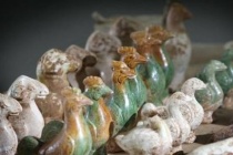 唐三彩的出土分布特点