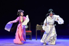 粤剧的表演特色是什么