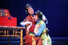 越剧《金殿拒婚》剧情介绍