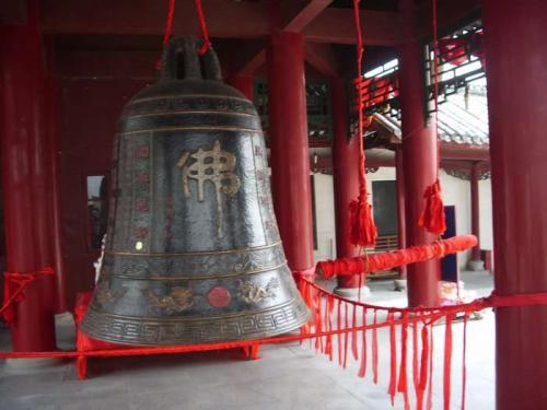 寺院大钟的简介