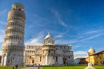 比萨斜塔为什么是斜的