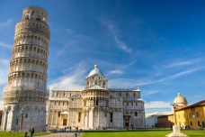 比萨斜塔为什么是斜的