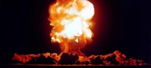 1996年7月30日：中国决定暂停核试验