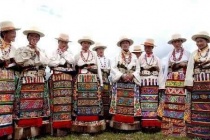 藏族的平民的服饰是什么样的