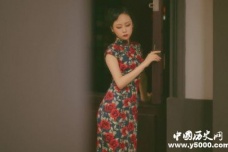 辛亥革命后旗袍由无衩变为开衩