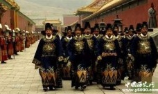 朱元璋建立明朝，中央集权制度到达顶峰