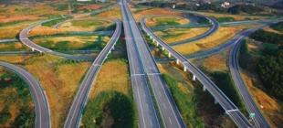 1988年10月31日：中国第一条高速公路开通