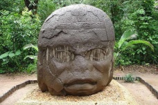 蕴含玄机的奥梅克雕像