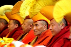 为什么清代藏区僧服增多