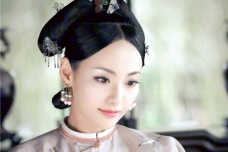 清朝妃子为何戴"一耳三钳"