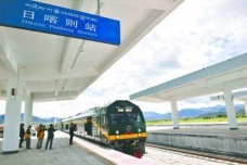 拉日铁路通车的历史意义