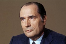 法国总统密特朗枪击事件之谜