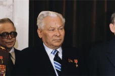 契尔年科生平简介