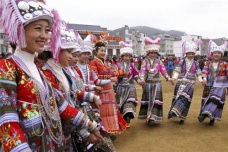 苗族跳坡节是怎样的节日