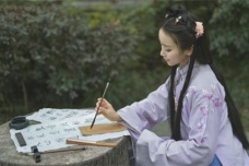 李香君生平简介